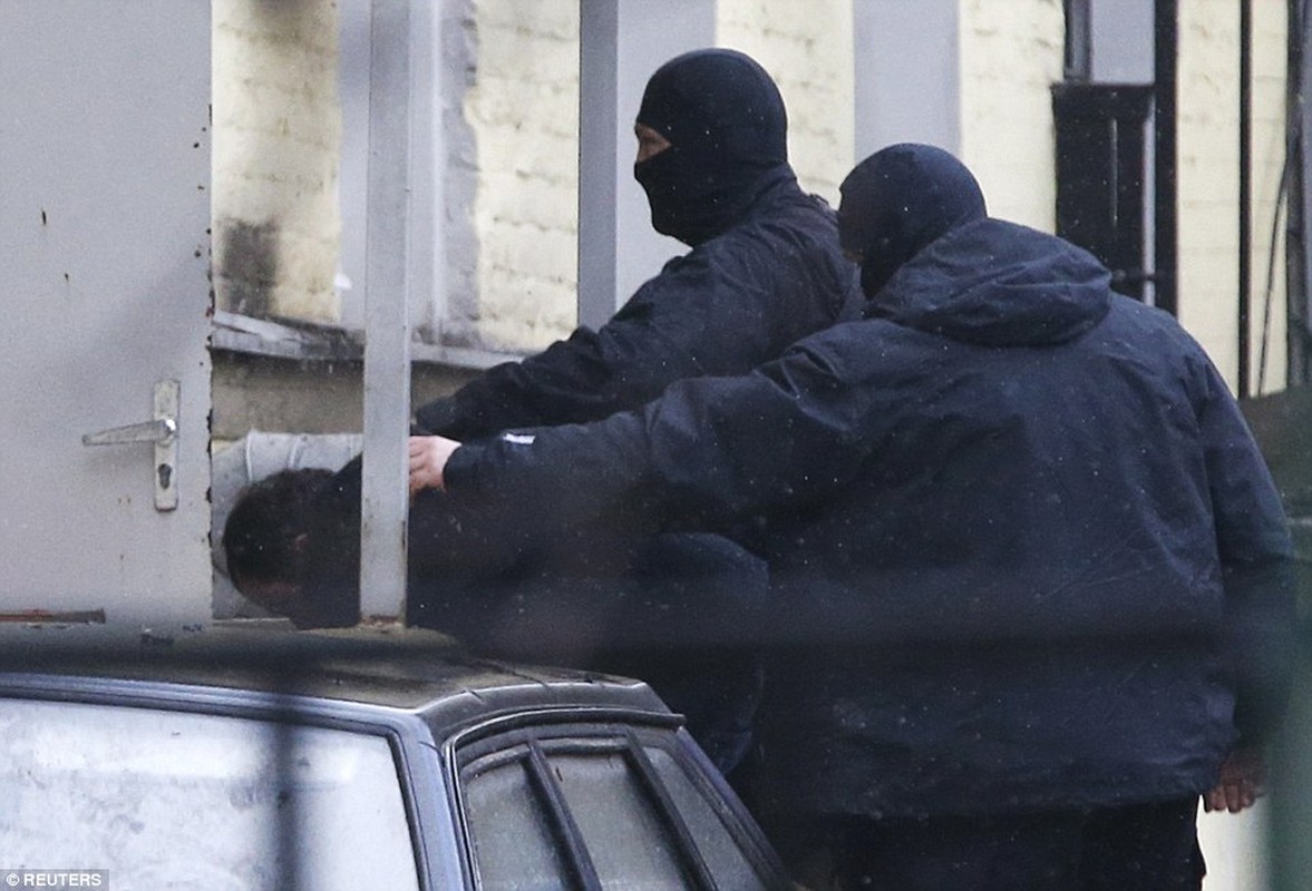 Canh phien xet xu 5 nghi pham sat hai ong Boris Nemtsov-Hinh-8